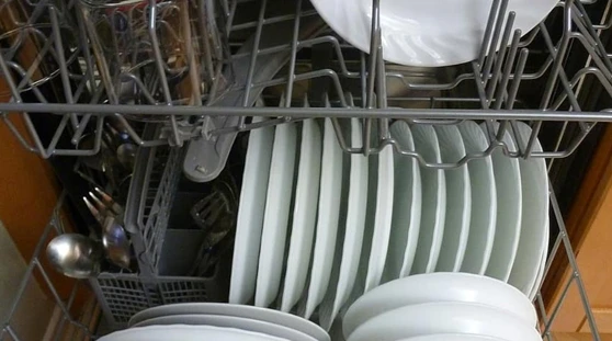 Odgušenje odvoda kod mašine za sudove