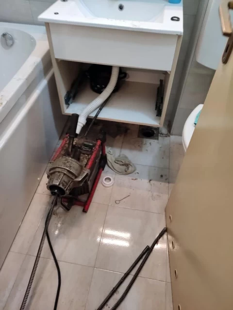 Mašinsko otpušavanje sudopere